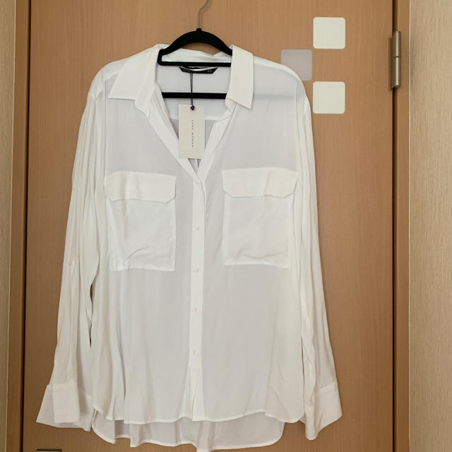 ZARA(ザラ)のZARA  ポケット付きシャツ レーヨン オーバーサイズ レディースのトップス(シャツ/ブラウス(長袖/七分))の商品写真