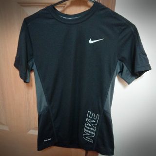 ナイキ(NIKE)の男児 145センチ ナイキM 黒 Tシャツ (Tシャツ/カットソー)