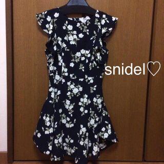 スナイデル(SNIDEL)の今季フラワーワンピース♡(ミニワンピース)