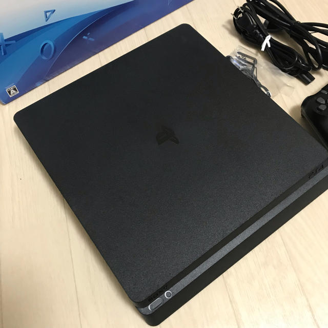 PlayStation4(プレイステーション4)のPlayStation®4 500GB CUH-2100AB01  エンタメ/ホビーのゲームソフト/ゲーム機本体(家庭用ゲーム機本体)の商品写真