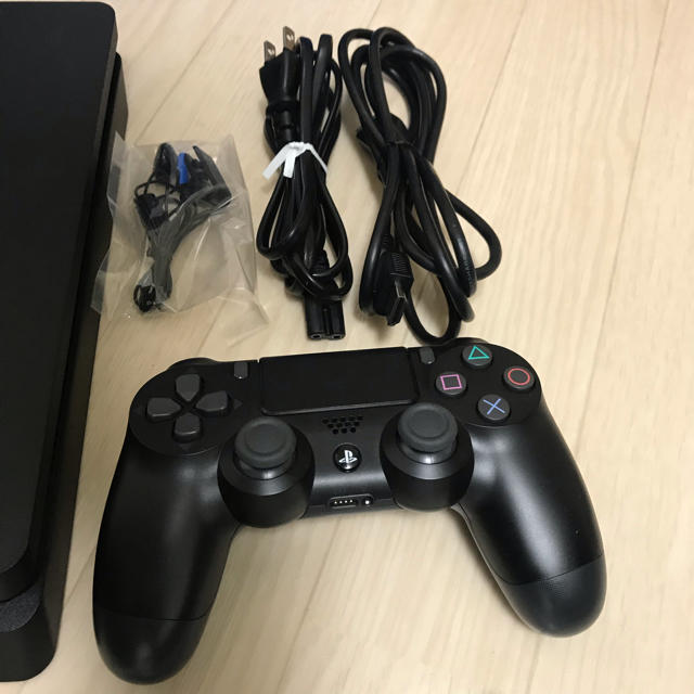 PlayStation4(プレイステーション4)のPlayStation®4 500GB CUH-2100AB01  エンタメ/ホビーのゲームソフト/ゲーム機本体(家庭用ゲーム機本体)の商品写真