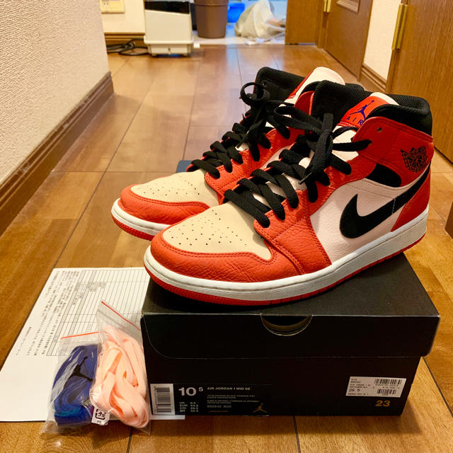 NIKE(ナイキ)のAIR JORDAN 1 MID SE TEAM ORANGE  メンズの靴/シューズ(スニーカー)の商品写真