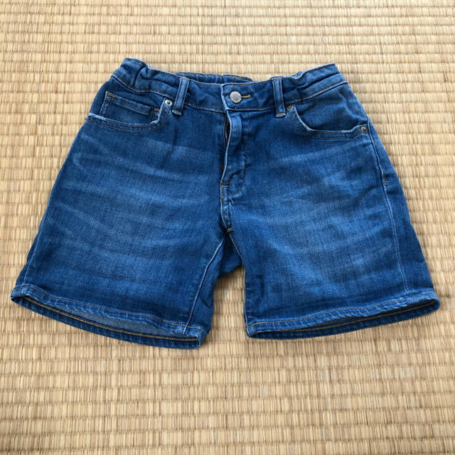 UNIQLO(ユニクロ)のジーンズ 短パン140 キッズ/ベビー/マタニティのキッズ服女の子用(90cm~)(パンツ/スパッツ)の商品写真