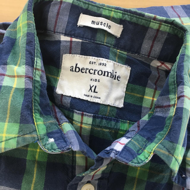 Abercrombie&Fitch(アバクロンビーアンドフィッチ)のアバクロ  シャツXL(160) キッズ/ベビー/マタニティのキッズ服男の子用(90cm~)(Tシャツ/カットソー)の商品写真