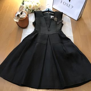 フォクシー(FOXEY)のFOXEY フィット＆フレアのふんわりシルクワンピース(ひざ丈ワンピース)