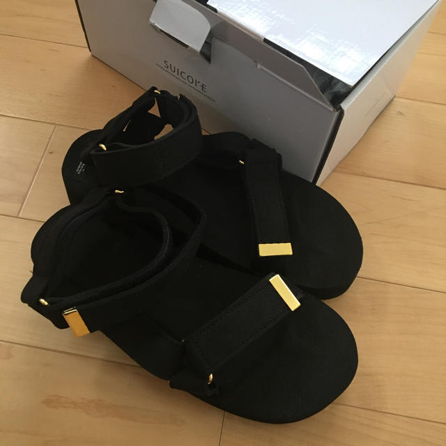 レディース極美品！スイコック  suicoke スエードサンダル