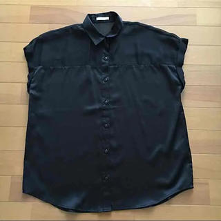ジーユー(GU)のGU  ブラックシャツ(シャツ/ブラウス(半袖/袖なし))