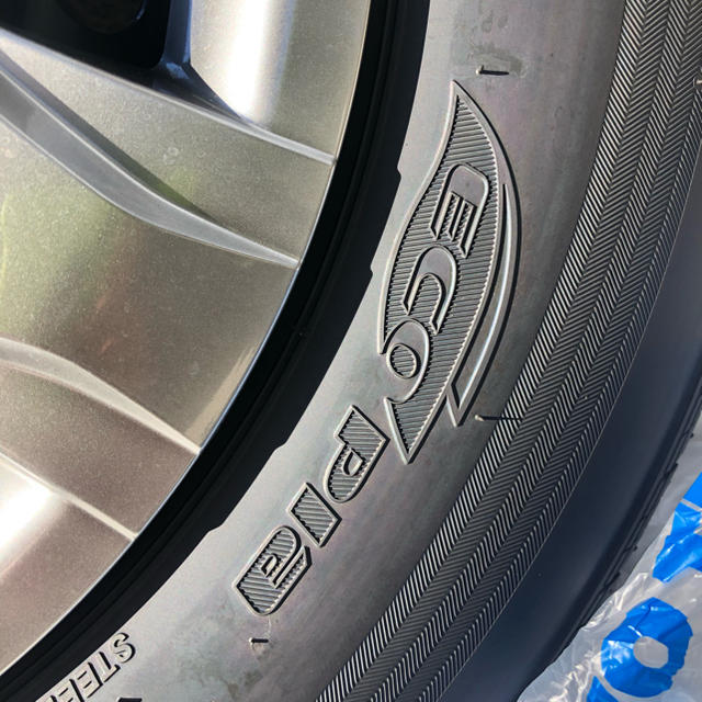 値下げ!ハイエース 新車外し タイヤホイールセット 195/80/R15 値下げ!ハイエース 新車外し タイヤホイールセット 195/80/R15