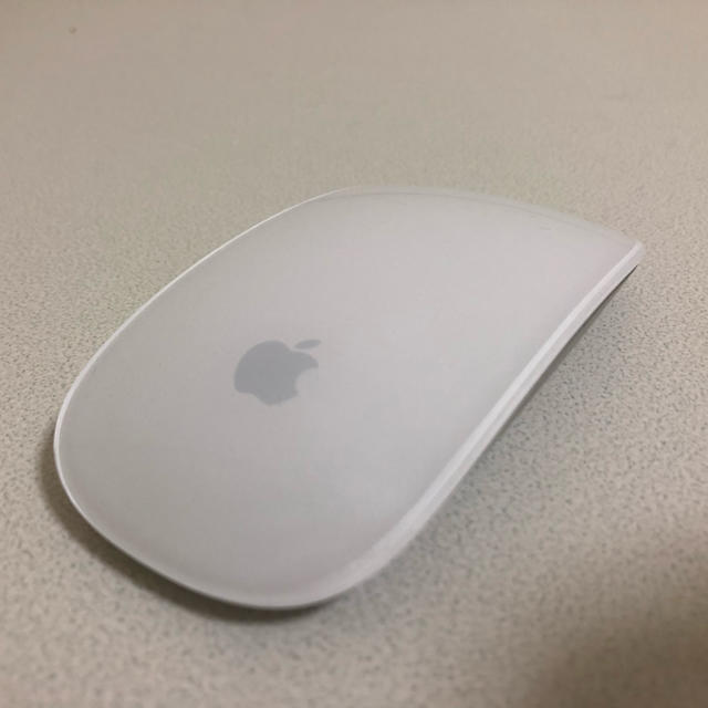 Apple(アップル)の本日特価Apple マジックマウス Magic mouse A1296 動作品 スマホ/家電/カメラのPC/タブレット(PC周辺機器)の商品写真