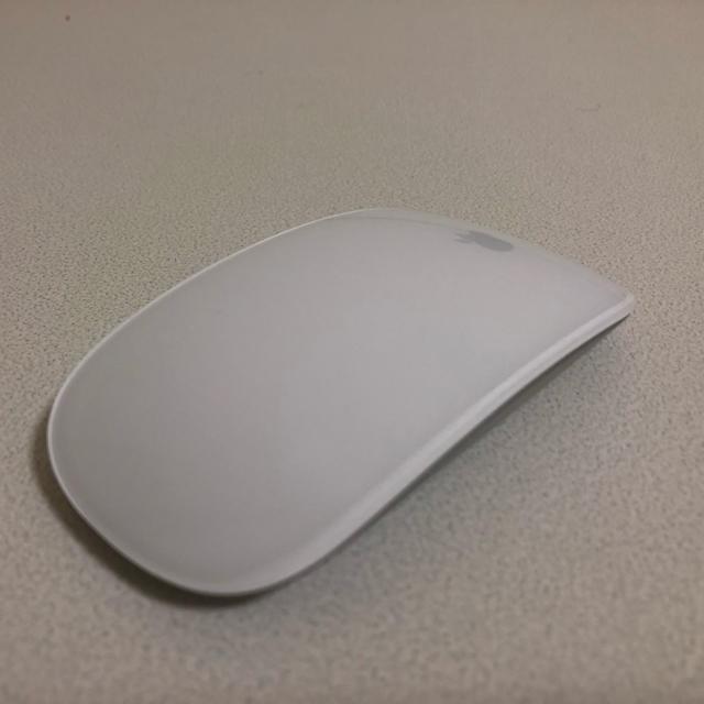 Apple(アップル)の本日特価Apple マジックマウス Magic mouse A1296 動作品 スマホ/家電/カメラのPC/タブレット(PC周辺機器)の商品写真