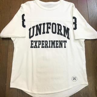 ユニフォームエクスペリメント(uniform experiment)の値下げ UNIFORM EXPERIMENT フットボール Tシャツ(Tシャツ/カットソー(半袖/袖なし))