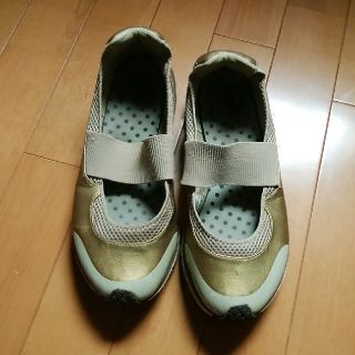 プーマ(PUMA)のPUMA　ゴムスニーカー　ゴールド　24㌢(スニーカー)