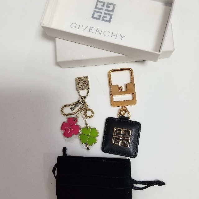 GIVENCHY(ジバンシィ)の新品未使用GIVENCHYキーホルダー レディースのファッション小物(キーホルダー)の商品写真