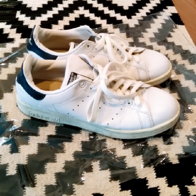 マロン＋様専用！！adidas　STAN SMITH　25.5センチ　紺 レディースの靴/シューズ(スニーカー)の商品写真