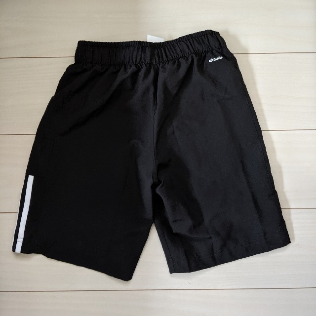 adidas(アディダス)のadidasハーフパンツ　キッズ キッズ/ベビー/マタニティのキッズ服男の子用(90cm~)(パンツ/スパッツ)の商品写真