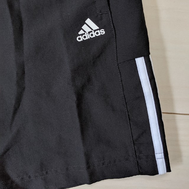 adidas(アディダス)のadidasハーフパンツ　キッズ キッズ/ベビー/マタニティのキッズ服男の子用(90cm~)(パンツ/スパッツ)の商品写真