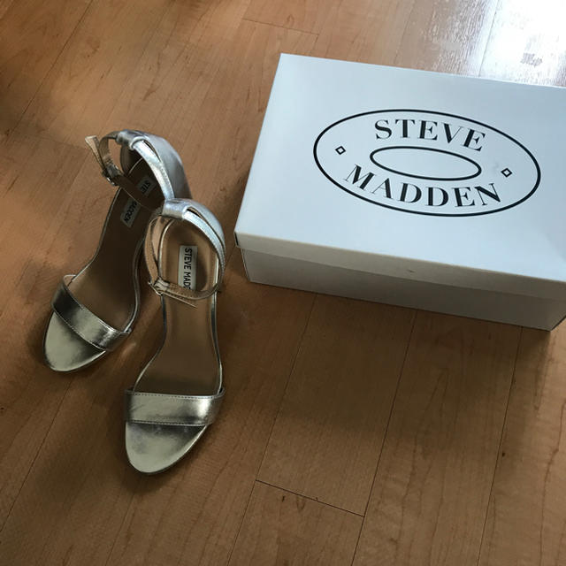 Steve Madden(スティーブマデン)のSTEVE MADDEN チャンキーヒールサンダル レディースの靴/シューズ(サンダル)の商品写真