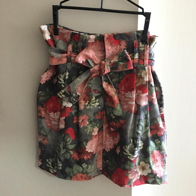EMODA(エモダ)のEMODA 花柄スカート レディースのスカート(ミニスカート)の商品写真