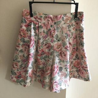 レストローズ(L'EST ROSE)のレストローズ ローズキッシュ柄 ショートパンツ(キュロット)