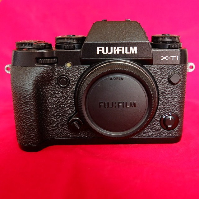 富士フイルム(フジフイルム)の売約済 FUJIFILM X-T1 中古美品クラス! 豪華オマケ付! スマホ/家電/カメラのカメラ(ミラーレス一眼)の商品写真