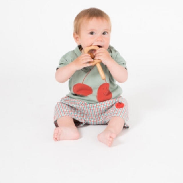 bobo chose(ボボチョース)のBOBO CHOSES チェリー柄Tシャツ 新品 キッズ/ベビー/マタニティのキッズ服男の子用(90cm~)(Tシャツ/カットソー)の商品写真