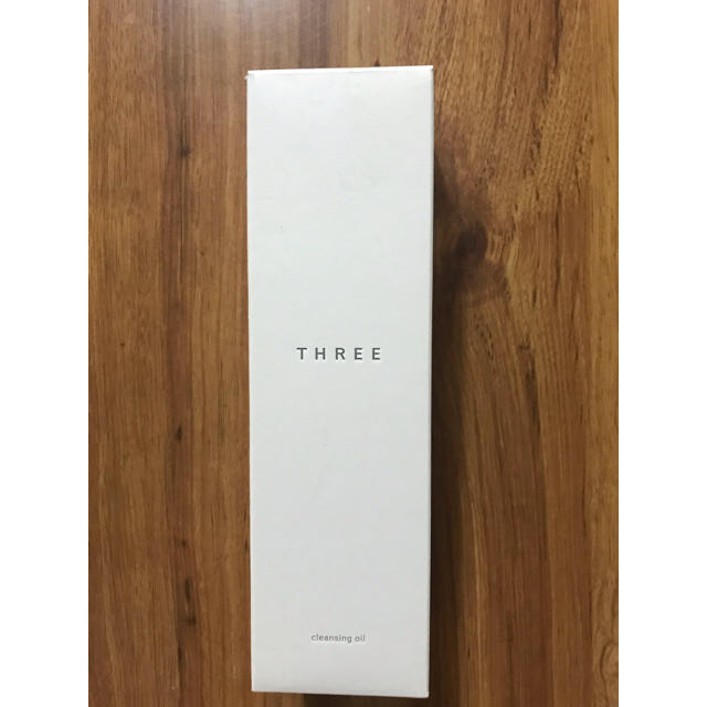 THREE(スリー)の【新品未開封】THREE クレンジングオイル 185mL 天然由来成分98% コスメ/美容のスキンケア/基礎化粧品(クレンジング/メイク落とし)の商品写真