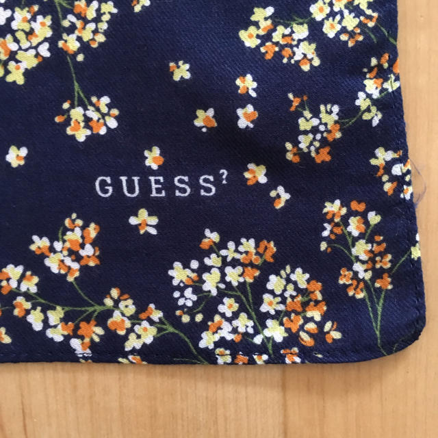 GUESS(ゲス)のGUESS ハンカチ レディースのファッション小物(ハンカチ)の商品写真