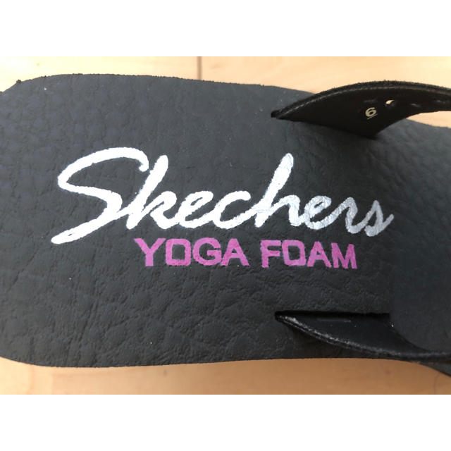 SKECHERS(スケッチャーズ)の【使用1回美品】スケッチャーズ厚底トングサンダルYoga Foam(サイズ6) レディースの靴/シューズ(サンダル)の商品写真