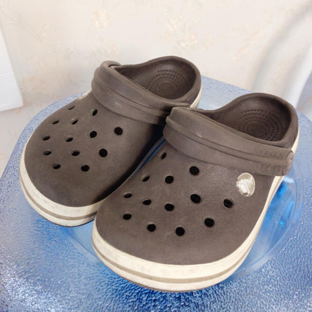 crocs(クロックス)のクロックス 茶色 C6/7 14.5センチ キッズ/ベビー/マタニティのベビー靴/シューズ(~14cm)(サンダル)の商品写真