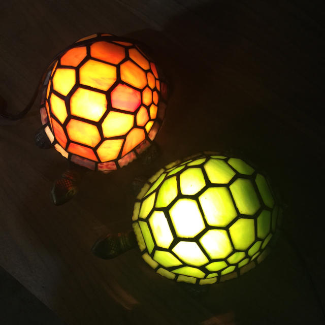ステンドグラス ランプ 亀 アンティーク インテリア/住まい/日用品のライト/照明/LED(テーブルスタンド)の商品写真