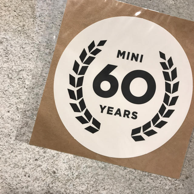 MINI 60years ロゴステッカー非売品 エンタメ/ホビーのコレクション(ノベルティグッズ)の商品写真