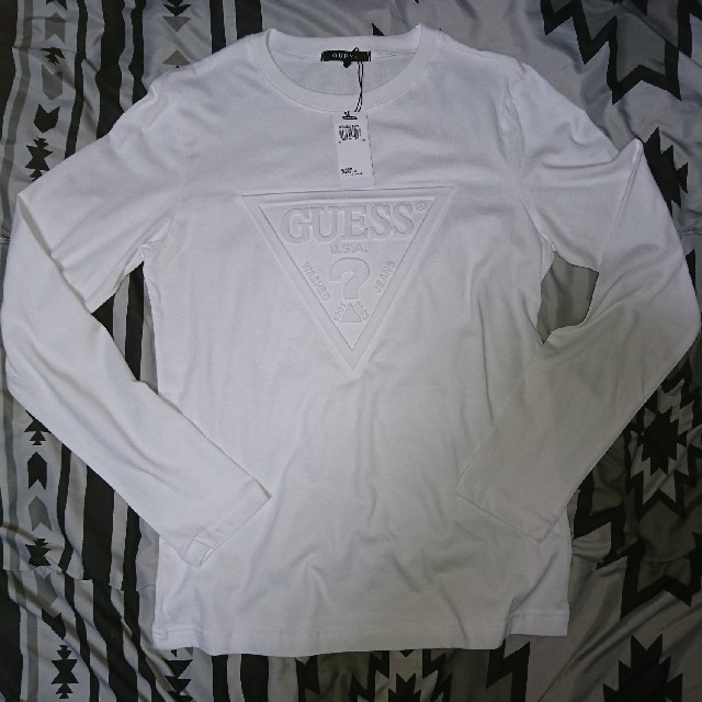 GUESS(ゲス)の【レゲェ野郎☆様専用】GUESS エンボス加工 ロンＴ メンズのトップス(Tシャツ/カットソー(七分/長袖))の商品写真