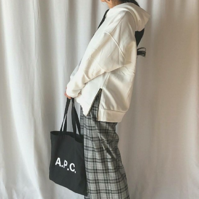 A.P.C(アーペーセー)のA.P.C アーペーセー トートバック ブラック レディースのバッグ(トートバッグ)の商品写真