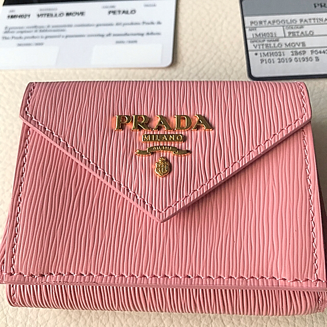 プラダPRADA  ☆新品☆ 大人気のミニ財布 三つ折り コンパクトウォレット☆