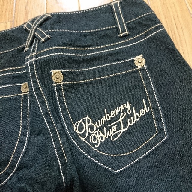 BURBERRY BLUE LABEL(バーバリーブルーレーベル)のバーバリーブルーレーベル 黒デニムパンツ レディースのパンツ(デニム/ジーンズ)の商品写真