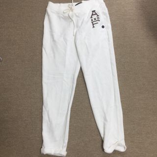 アバクロンビーアンドフィッチ(Abercrombie&Fitch)の【新品】A&F   パンツ(ホワイト)(カジュアルパンツ)