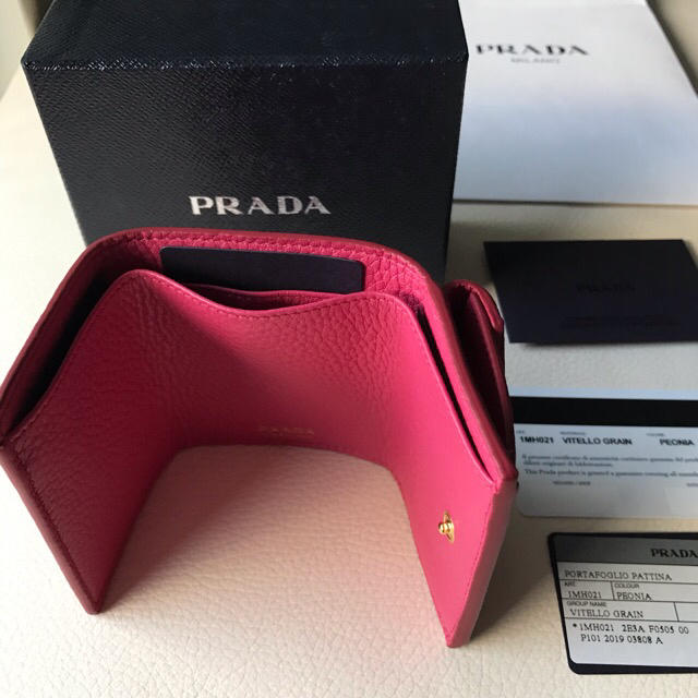 プラダPRADA  ☆新品☆ 大人気のミニ財布 三つ折り コンパクトウォレット☆