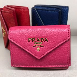 プラダPRADA  ☆新品☆ 大人気のミニ財布 三つ折り コンパクトウォレット☆