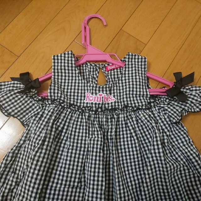 RONI(ロニィ)のロニ 120cm 肩だしワンピース キッズ/ベビー/マタニティのキッズ服女の子用(90cm~)(ワンピース)の商品写真