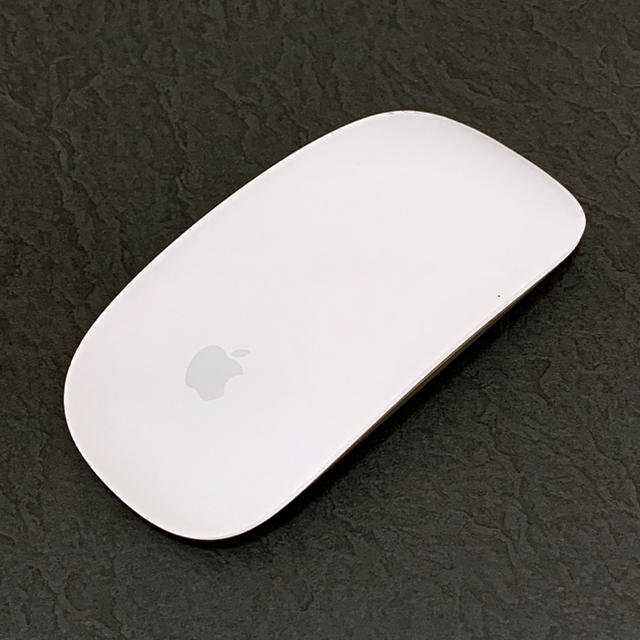 Apple(アップル)の【送料無料】Apple Magic Mouse（A1296） スマホ/家電/カメラのPC/タブレット(PC周辺機器)の商品写真