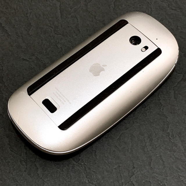 Apple(アップル)の【送料無料】Apple Magic Mouse（A1296） スマホ/家電/カメラのPC/タブレット(PC周辺機器)の商品写真