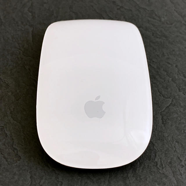 Apple(アップル)の【送料無料】Apple Magic Mouse（A1296） スマホ/家電/カメラのPC/タブレット(PC周辺機器)の商品写真