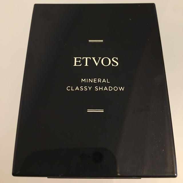 ETVOS(エトヴォス)のエトヴォス ミネラルクラッシィシャドー プラウドレッド 限定品 コスメ/美容のベースメイク/化粧品(アイシャドウ)の商品写真