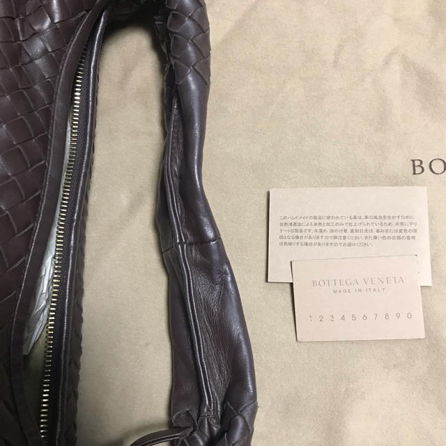 Bottega Veneta(ボッテガヴェネタ)のハナマダラ様専用ボッテガヴェネタ イントレチャート ショルダーバッグ 濃茶  レディースのバッグ(ショルダーバッグ)の商品写真