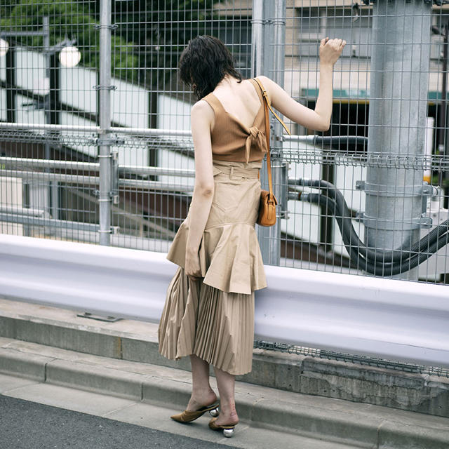 Ameri VINTAGE(アメリヴィンテージ)の【最終値下げ】《AMERI》TRENCH PLEATS SKIRT レディースのスカート(ロングスカート)の商品写真