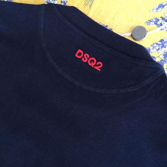 DSQUARED2(ディースクエアード)のレア新品! DSQUARED2~ディースクエアード ネイビー レッド刺繍  メンズのトップス(Tシャツ/カットソー(半袖/袖なし))の商品写真