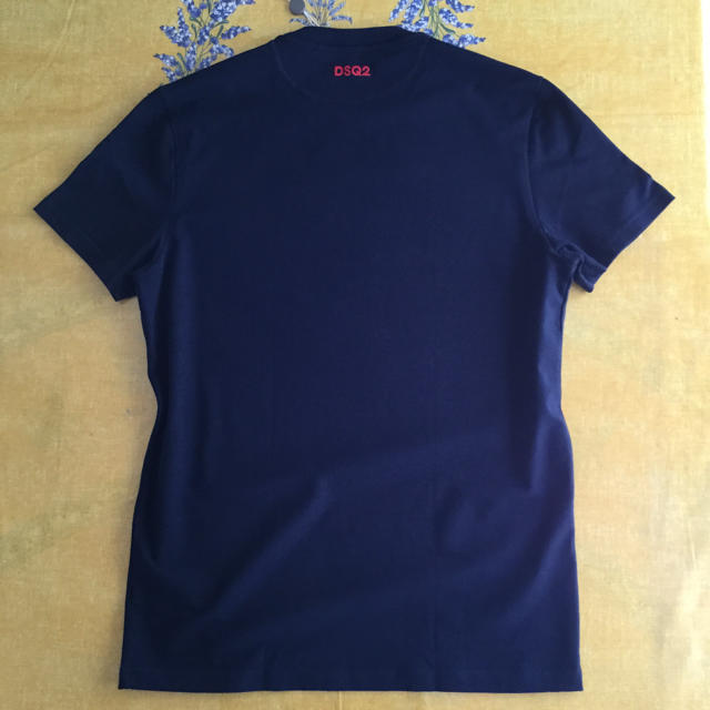 DSQUARED2(ディースクエアード)のレア新品! DSQUARED2~ディースクエアード ネイビー レッド刺繍  メンズのトップス(Tシャツ/カットソー(半袖/袖なし))の商品写真