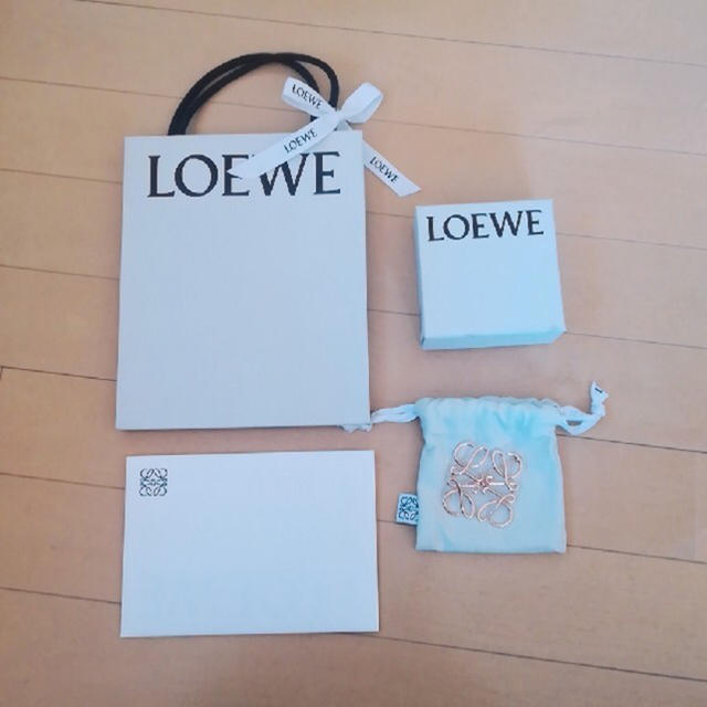 LOEWE(ロエベ)のロエベ  ブローチ Loewe レディースのアクセサリー(ブローチ/コサージュ)の商品写真