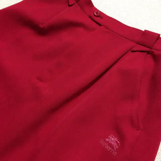バーバリー(BURBERRY)のレアvintage BURBERRYバーバリー ワンポイント刺繍 赤スカート(ひざ丈スカート)