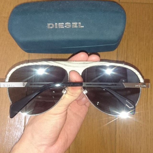 DIESEL(ディーゼル)のDIESEL ディーゼル シルバー ミラーサングラス メンズのファッション小物(サングラス/メガネ)の商品写真